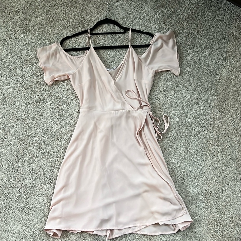 Flutter sleeve dress